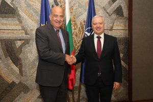 Зам.-министър Петър Младенов участва в младежкия форум Voice it 2025