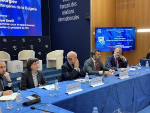 iPhone 16e ще включва A18 чип с 3nm процес на TSMC и персонализиран 5G чип · TechNode