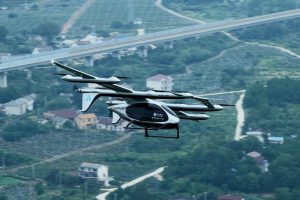 Безпилотен товарен самолет завършва забележителен полет от ферма до града
