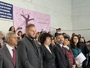 Зам.-министър Петър Младенов присъства на церемонията по връчване на знамето на ученическия гвардейски състав в Пирдоп