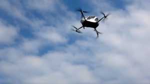 Китайски стартъп създава твърдотелни батерии за летящи коли