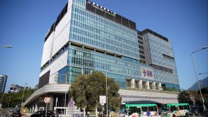 Медицински център CUHK намалява цените за 1011 услуги, за да привлече пациенти