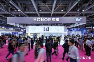 Honor представя първия в света AI робот телефон